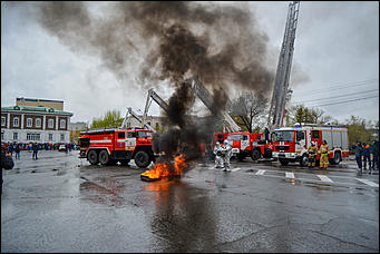 30 апреля 2017 Барнаул   Дым, огонь и медные трубы. Как в Барнауле отметили День пожарной охраны