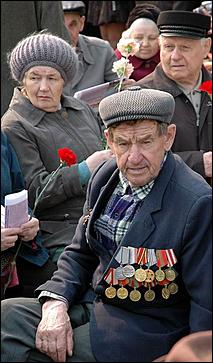 9 мая 2006 г. Барнаул   <P>Открытие&nbsp;митинга на пл. Победы</P>