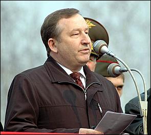 9 мая 2006 г. Барнаул   <P>Открытие&nbsp;митинга на пл. Победы</P>