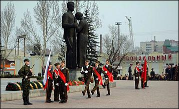 9 мая 2006 г. Барнаул   <P>Открытие&nbsp;митинга на пл. Победы</P>