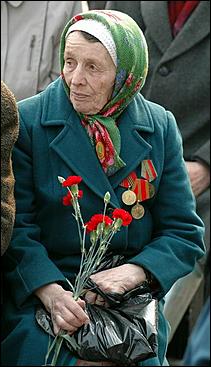 9 мая 2006 г. Барнаул   <P>Открытие&nbsp;митинга на пл. Победы</P>