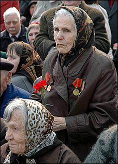 9 мая 2006 г. Барнаул   <P>Открытие&nbsp;митинга на пл. Победы</P>