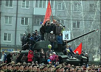 9 мая 2006 г. Барнаул   <P>Открытие&nbsp;митинга на пл. Победы</P>