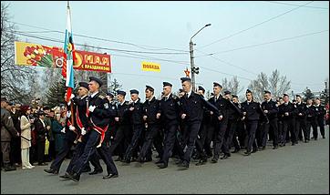 9 мая 2006 г. Барнаул   <P>Военный парад на пл. Победы</P>