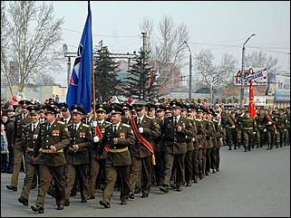 9 мая 2006 г. Барнаул   <P>Военный парад на пл. Победы</P>