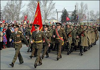 9 мая 2006 г. Барнаул   <P>Военный парад на пл. Победы</P>