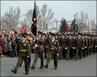 9 мая 2006 г. Барнаул   <P>Военный парад на пл. Победы</P>