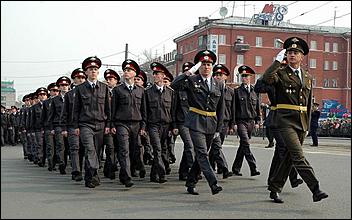 9 мая 2006 г. Барнаул   <P>Военный парад на пл. Победы</P>