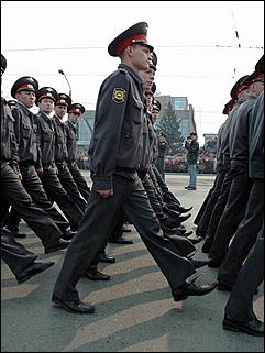 9 мая 2006 г. Барнаул   <P>Военный парад на пл. Победы</P>