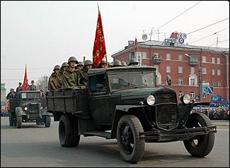 9 мая 2006 г. Барнаул   <P>Военный парад на пл. Победы</P>