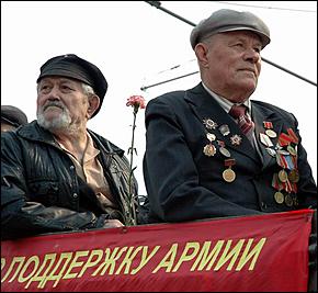 9 мая 2006 г. Барнаул   <P>Военный парад на пл. Победы</P>