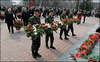 9 мая 2006 г. Барнаул   Возложение венков к мемориалу Славы 