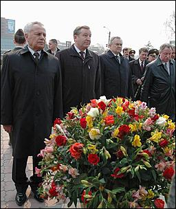 9 мая 2006 г. Барнаул   Возложение венков к мемориалу Славы 