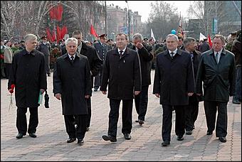 9 мая 2006 г. Барнаул   Возложение венков к мемориалу Славы 