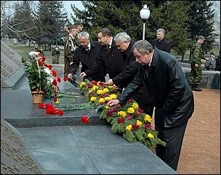 9 мая 2006 г. Барнаул   Возложение венков к мемориалу Славы 