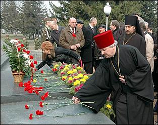9 мая 2006 г. Барнаул   Возложение венков к мемориалу Славы 