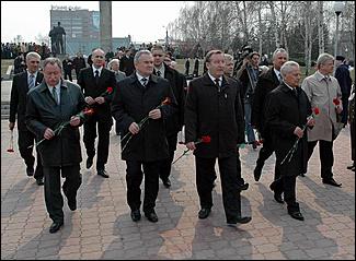 9 мая 2006 г. Барнаул   Возложение венков к мемориалу Славы 