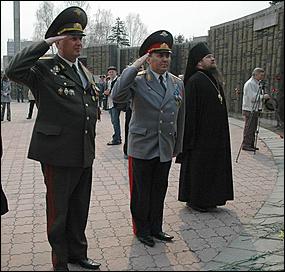 9 мая 2006 г. Барнаул   Возложение венков к мемориалу Славы 