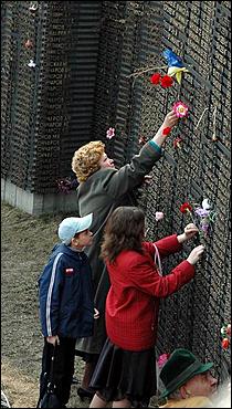 9 мая 2006 г. Барнаул   Возложение венков к мемориалу Славы 