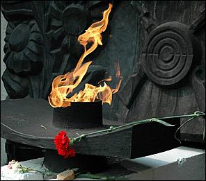 9 мая 2006 г. Барнаул   Возложение венков к мемориалу Славы 