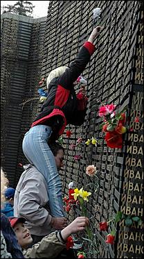 9 мая 2006 г. Барнаул   Возложение венков к мемориалу Славы 