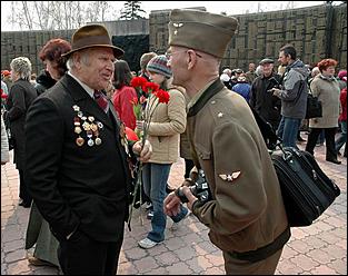 9 мая 2006 г. Барнаул   Возложение венков к мемориалу Славы 