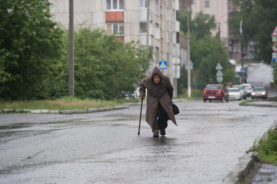 дождь в барнауле вчера. под дождем барнаул. танцы под дождем барнаул. под дождем барнаул. барнаул затопило вчера.