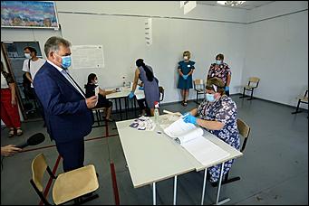 1 июль 2020 г., Барнаул   Кто с медведем, кто с детьми. Как Барнаул голосует по поправкам в Конституцию 