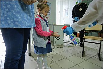 1 июль 2020 г., Барнаул   Кто с медведем, кто с детьми. Как Барнаул голосует по поправкам в Конституцию 