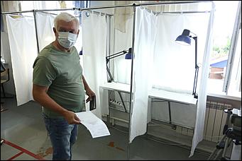 1 июль 2020 г., Барнаул   Кто с медведем, кто с детьми. Как Барнаул голосует по поправкам в Конституцию 