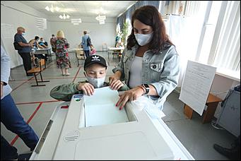 1 июль 2020 г., Барнаул   Кто с медведем, кто с детьми. Как Барнаул голосует по поправкам в Конституцию 