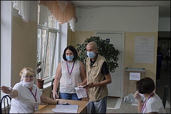 1 июль 2020 г., Барнаул   Кто с медведем, кто с детьми. Как Барнаул голосует по поправкам в Конституцию 