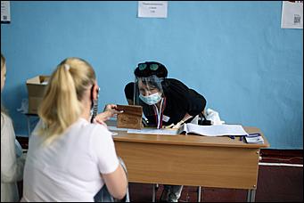 1 июль 2020 г., Барнаул   Кто с медведем, кто с детьми. Как Барнаул голосует по поправкам в Конституцию 