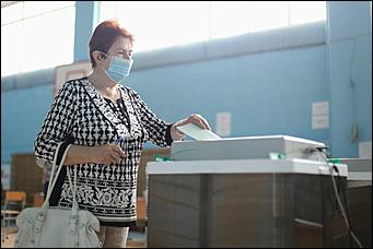 1 июль 2020 г., Барнаул   Кто с медведем, кто с детьми. Как Барнаул голосует по поправкам в Конституцию 