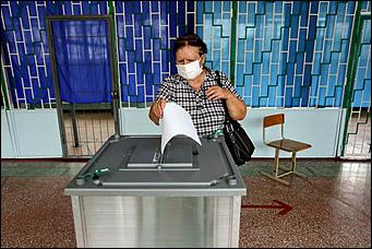 1 июль 2020 г., Барнаул   Кто с медведем, кто с детьми. Как Барнаул голосует по поправкам в Конституцию 