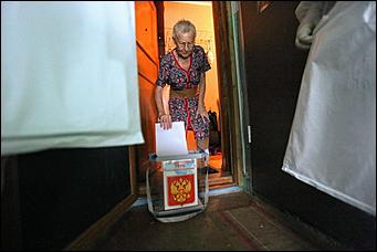 1 июль 2020 г., Барнаул   Кто с медведем, кто с детьми. Как Барнаул голосует по поправкам в Конституцию 