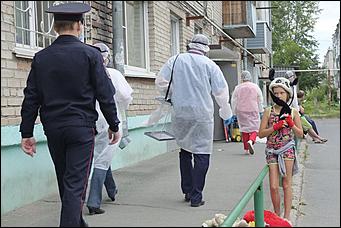 1 июль 2020 г., Барнаул   Кто с медведем, кто с детьми. Как Барнаул голосует по поправкам в Конституцию 