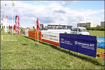 18 - 19 августа 2012 г., Барнаул   Автоцентр АНТ - официальный дилер Hyundai посетил конные бега на "Кубке губернатора 2012"
