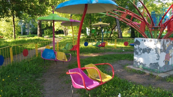 28.06.2017. Барнаул. Фото: Александра Черданцева   Было и прошло: как сегодня выглядит барнаульский парк "Изумрудный"