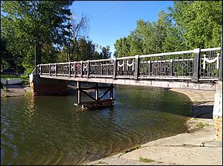 28.06.2017. Барнаул. Фото: Александра Черданцева   Было и прошло: как сегодня выглядит барнаульский парк "Изумрудный"