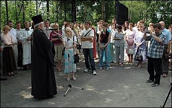 5 июля 2006 г., Барнаул   Освящение камня в фундамент Иоанно-Предтеченского храма 