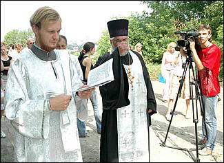 5 июля 2006 г., Барнаул   Освящение камня в фундамент Иоанно-Предтеченского храма 