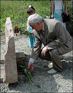 5 июля 2006 г., Барнаул   Освящение камня в фундамент Иоанно-Предтеченского храма 