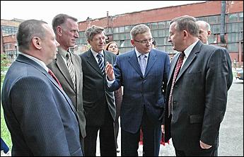 26 мая 2006 г, Барнаул   <P>Поездка Главы края на барнаульский завод АТИ</P>