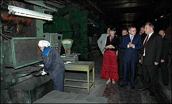 26 мая 2006 г, Барнаул   <P>Поездка Главы края на барнаульский завод АТИ</P>