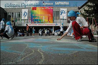 26 мая 2006 г, Барнаул   <P>Поездка Главы края на барнаульский завод АТИ</P>