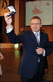 26 мая 2006 г, Барнаул   <P>Поездка Главы края на барнаульский завод АТИ</P>