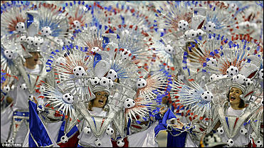 8 февраль 2016 г., Барнаул    Рио-де-Жанейро окрасился яркими красками карнавала – 2016