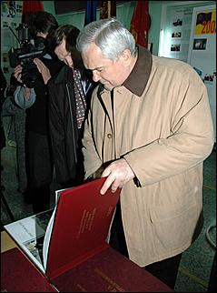 9 ноября 2006 г., Барнаул   Поездка главы Барнаула на барнаульский завод АТИ