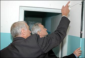 12 сентября 2006 г., Барнаул   Посещение В.Колгановым строящихся объектов социального назначения 